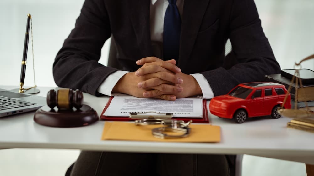 Two cars on the table in the court Lawyer service concept trial Close-up pictures.